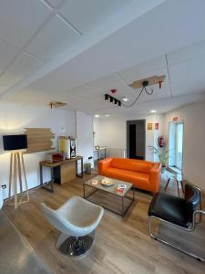 A seating area at Lotila Flats Rio Caudal