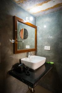 Un baño de Sky Desert Safari Camp Jaisalmer