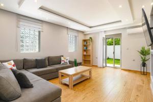 Χώρος καθιστικού στο Villa Costa by Villa Plus