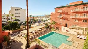 Bazén v ubytování Fénix Torremolinos - Adults Only Recommended nebo v jeho okolí