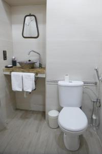 A bathroom at chez Aissam