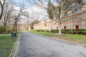 Garður fyrir utan Blueground Prague 10 equipped VŠFS University PRG-28