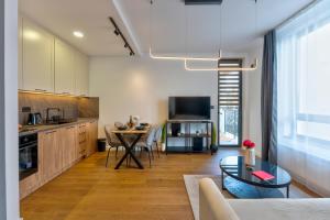 Modena Resort Spa & Wellness Zlatibor的厨房或小厨房