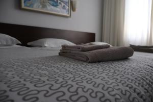 Postel nebo postele na pokoji v ubytování Family Hotel Avramov + 9 fotografií
