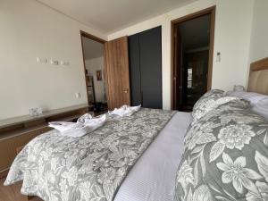 Cama o camas de una habitación en Murano Centro1 26floor,rooftop,infinity pool & views by IMZ