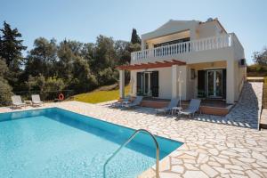 Πισίνα στο ή κοντά στο Villa Iremia