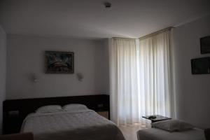 Postel nebo postele na pokoji v ubytování Family Hotel Avramov