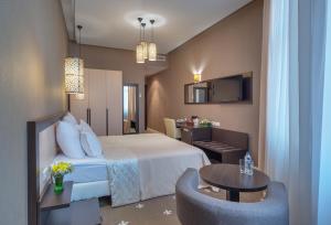 Postel nebo postele na pokoji v ubytování Ark Palace Hotel & SPA