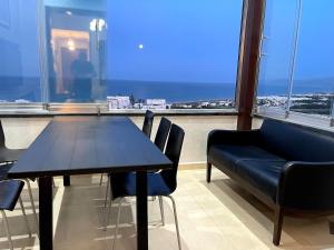 Posezení v ubytování Beautiful sea view apartment