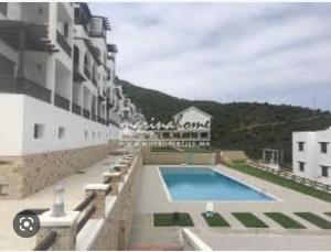 Bazén v ubytování Beautiful sea view apartment nebo v jeho okolí