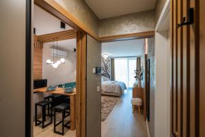 Ένα ή περισσότερα κρεβάτια σε δωμάτιο στο MyFlat Wave Lilien Suite +36 φωτογραφίες