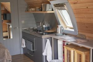Kuchyň nebo kuchyňský kout v ubytování Bonny Wee Snug - Pod in Spean Bridge