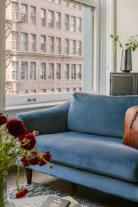 Posezení v ubytování Sonder by Marriott Bonvoy Jewelers Row Apartments Millenium Park + 37 fotografií