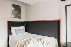 Voodi või voodid majutusasutuse The Earl Hotel Leeson Street, Sonder by Marriott Bonvoy toas