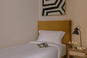 Postel nebo postele na pokoji v ubytování Sonder by Marriott Bonvoy JBR The Walk Apartments