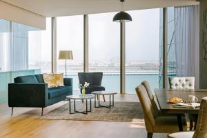 Posezení v ubytování Sonder by Marriott Bonvoy JBR The Walk Apartments