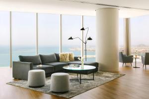 Posezení v ubytování Sonder by Marriott Bonvoy JBR The Walk Apartments