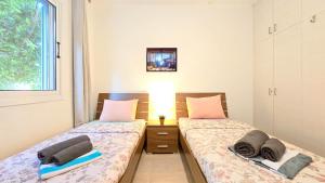 Postel nebo postele na pokoji v ubytování CSS Calm Smart Superior 2BD with Private Yard