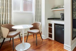 Cuina o zona de cuina de The Arco Hotel Midtown Village, Sonder