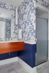Bany a The Arco Hotel Midtown Village, Sonder