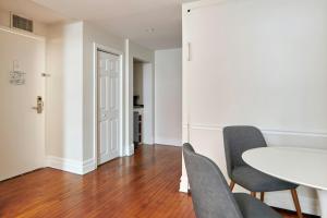 Zona d'estar a The Arco Hotel Midtown Village, Sonder