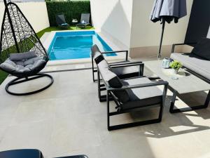 Bazén v ubytování Murter - Jezera Luxury Apartments nebo v jeho okolí