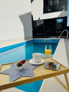 Bazén v ubytování Murter - Jezera Luxury Apartments nebo v jeho okolí
