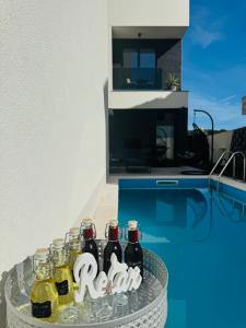 Bazén v ubytování Murter - Jezera Luxury Apartments nebo v jeho okolí