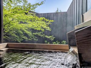 Foto dalla galleria di Natural Hot Spring Inn Choseian - 長生庵 - a Shirahama