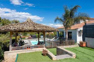 Κήπος έξω από το Villa piscine, climatisation, jardin, barbecue, internet, refait à neuf en 2023