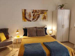 Una cama o camas en una habitación de Studio apartman Grotta