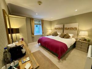 Postel nebo postele na pokoji v ubytování Scourie Hotel