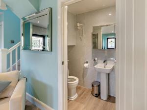 Ένα μπάνιο στο 1 Bed in St Monans 85554 +14 φωτογραφίες