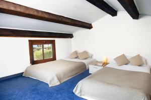 Postel nebo postele na pokoji v ubytování Grand Jardin privatif ombragé de 800 m2 avec entrée privée-Grande Piscine Partagée au Sel - Déco cosy tout confort - Proche Commodités