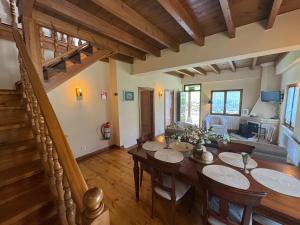 a living room with a wooden table and a dining room at Casa de Robles Cantabria, en el corazón de los Valles Pasiegos in Sel de la Carrera