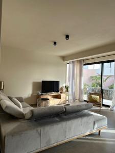 Televiisor ja/või meelelahutuskeskus majutusasutuses Vila Cristina Alojamento, Praia Estoril, Boa Vista