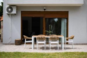 Siseõu või muu väliala majutusasutuses Bergamot & Myrtillo Villas with shared pool,Afitos #FeelsLikeHome