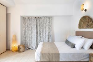 Voodi või voodid majutusasutuse Bergamot & Myrtillo Villas with shared pool,Afitos #FeelsLikeHome toas