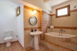Vannituba majutusasutuses Bergamot & Myrtillo Villas with shared pool,Afitos #FeelsLikeHome