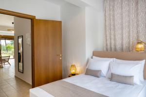 Voodi või voodid majutusasutuse Bergamot & Myrtillo Villas with shared pool,Afitos #FeelsLikeHome toas
