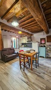 a living room with a wooden table and chairs at Casa Paola nel Chianti in Castelnuovo Berardenga