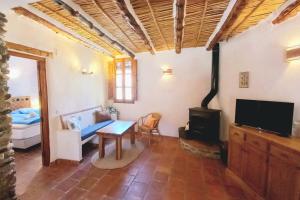 Un televizor și/sau centru de divertisment la Casitas La Cueva