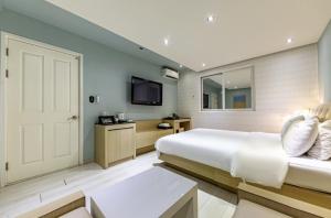 TV a/nebo společenská místnost v ubytování Sangmu Nemo Hotel
