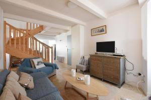 Televisyen dan/atau pusat hiburan di 206 L'Écolière Renovated House