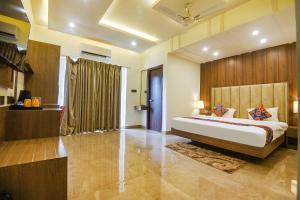 Ένα ή περισσότερα κρεβάτια σε δωμάτιο στο FabHotel Prime PAS Resorts - A Lake View Hotel