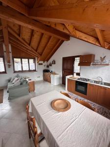 a kitchen with a table with a white table cloth on it at Anza Village - Steine Hüüs 1 in Vanzone
