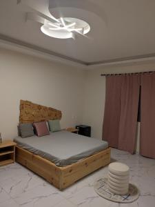 Un pat sau paturi într-o cameră la Villa Hawa, Décor unique & Piscine +64 fotografii