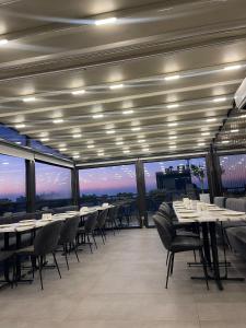 A restaurant or other place to eat at Misafir Suites 8 Istanbul