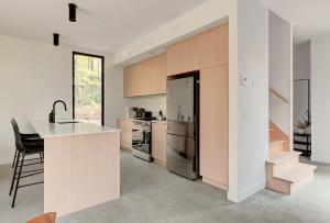 a kitchen with a counter and a island in a room at Chalet Black Box in Mansonville