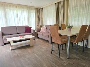 a living room with a couch and a table at Familie Chalet Oostkapelle OK30 in Oostkapelle